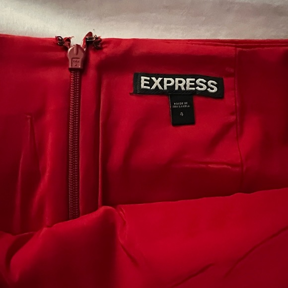 EXPRESS 🍎 Pencil skirt ❤️  Perfect condition 🌹 - Picture 2 of 3